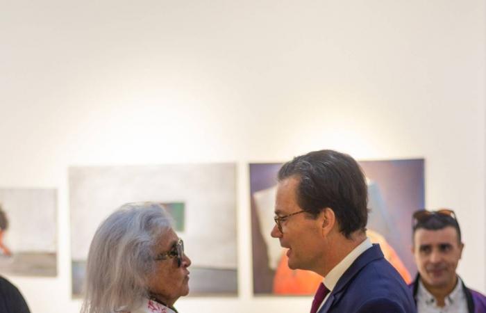 السفير
      الفرنسي
      في
      الجزائر
      «شخص
      غير
      مرحب
      به»