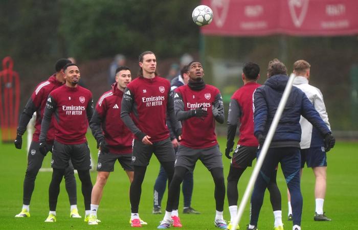 هل
      دخل
      مانشستر
      يونايتد
      الصراع
      على
      لقب
      الدوري؟