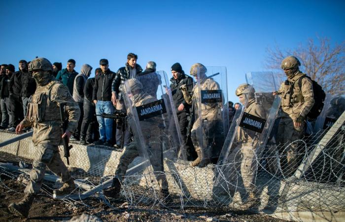 إردوغان
      يعلن
      عن
      حملة
      إعادة
      إعمار
      في
      سوريا
      وشدد
      على
      ضرورة
      اندماج
      «قسد»