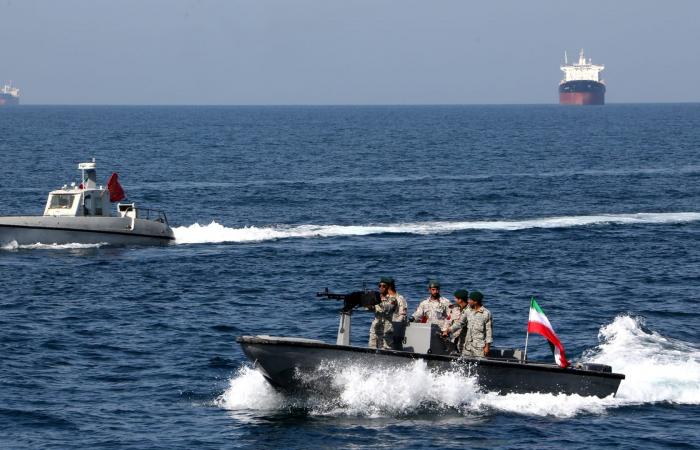 إيران تحذر جيرانها من "السماح باستخدام أراضيهم ضدها في أي نزاع".. ماذا قالت عن مضيق هرمز؟