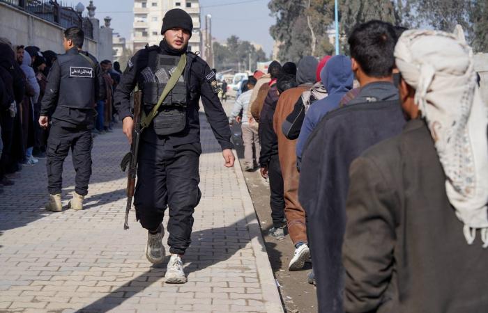 وسط
      وقف
      إطلاق
      نار
      هش...
      سكان
      آخر
      معاقل
      أكراد
      سوريا
      في
      حالة
      تأهب