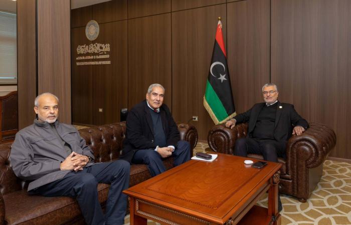 «النواب»
      الليبي
      يخصص
      ميزانية
      لتنفيذ
      الانتخابات
      المؤجلة