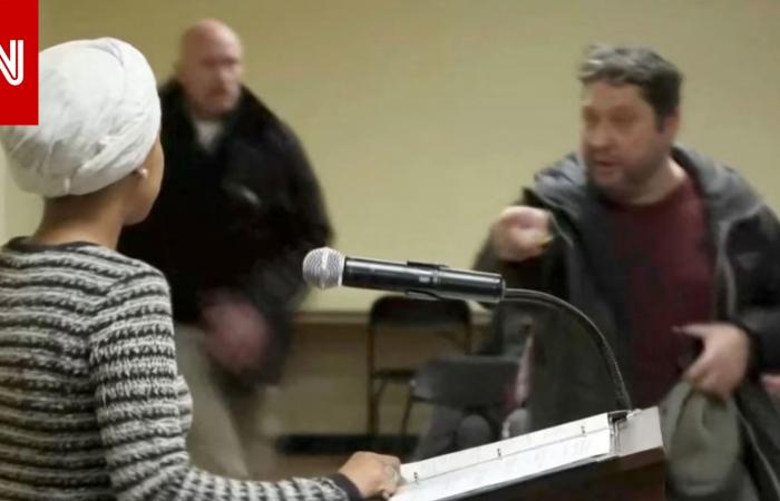 متابعة: في تصريحات لـCNN.. أول تعليق للنائبة إلهان عمر بعد الهجوم عليها خلال اجتماع جماهيري