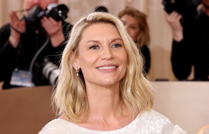 نجمة "Homeland" كلير دينس "انهارت تمامًا" عندما علمت بحملها في سن الـ 44