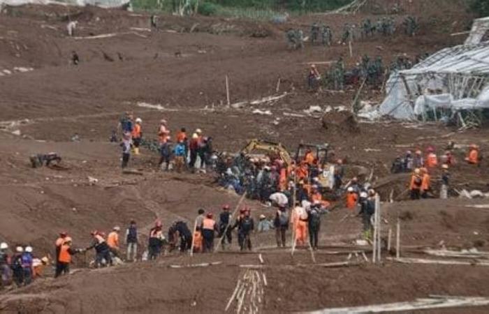 عشــرات الضـحايـــا بانهـيـــار أرضـــي