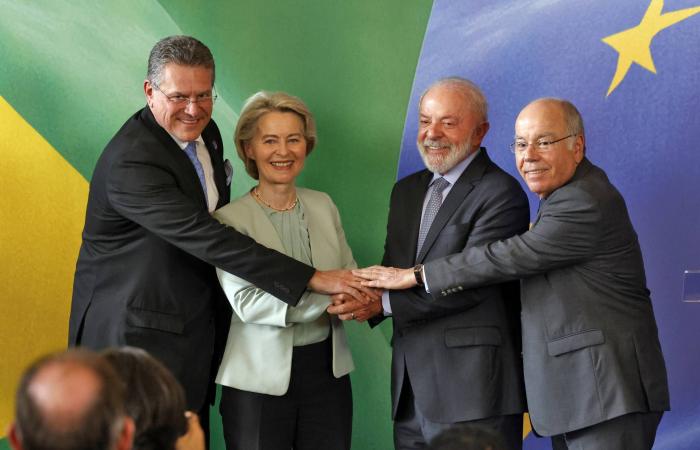 عوائد
      سندات
      اليورو
      تنخفض
      مع
      تحذير
      «المركزي
      الأوروبي»
      من
      قوة
      اليورو