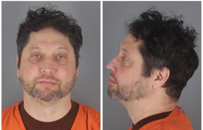 أميركا:
      إيقاف
      عنصرين فيدراليين عن
      العمل
      على
      خلفية
      قتل
      بريتي
      بالرصاص