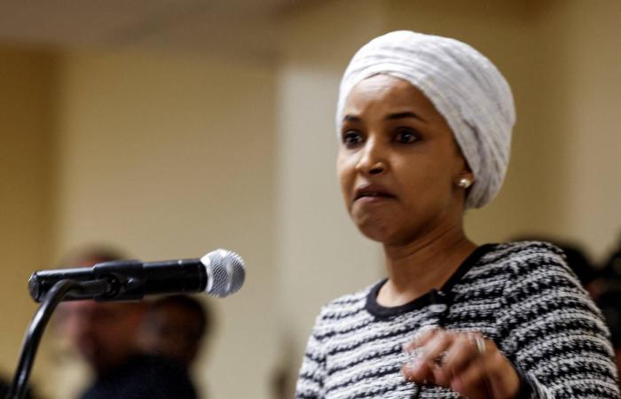 أميركا:
      إيقاف
      عنصرين فيدراليين عن
      العمل
      على
      خلفية
      قتل
      بريتي
      بالرصاص