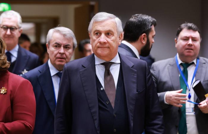 قوة
      نيرانية
      هائلة...
      ما
      قدرات
      الأسطول
      الأميركي
      قبالة
      إيران؟