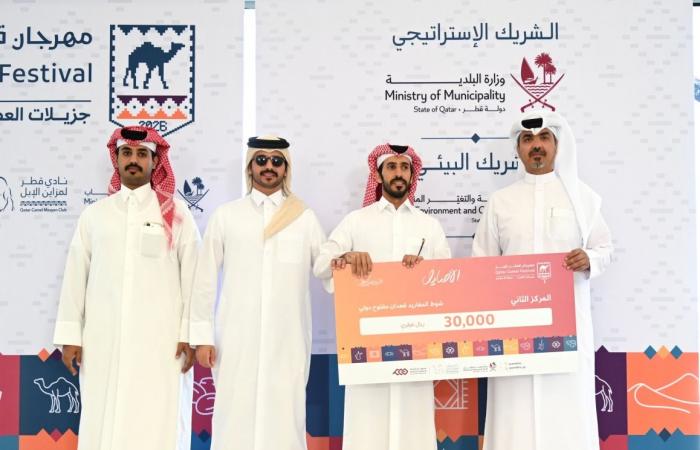 تتويج الفائزين بأشواط المفاريد الدولية لفئة الأصايل بمهرجان قطر للإبل
