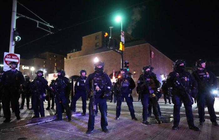 مسؤول
      أمن
      الحدود
      في
      إدارة
      ترمب
      يتعهد
      «فرض
      القانون
      والنظام»
      في
      مينيابوليس