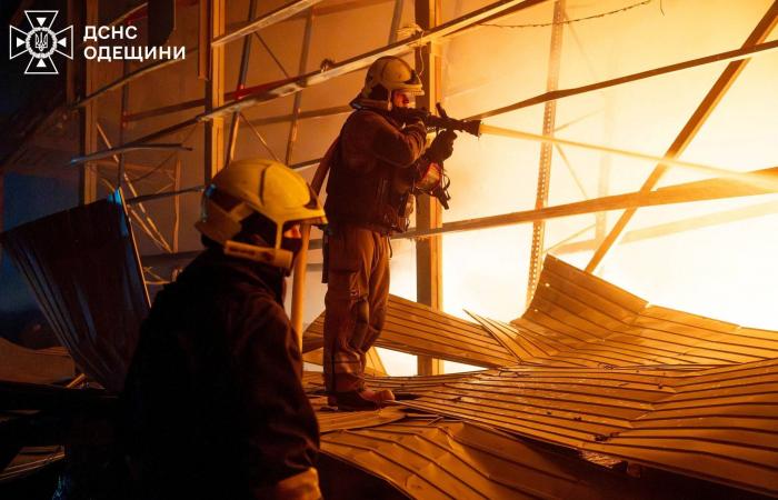 روسيا
      تدعو
      زيلينسكي
      إلى
      موسكو
      لإجراء
      محادثات
      سلام