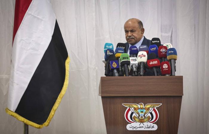 الخنبشي
      يشدد
      على
      تعزيز
      الأمن
      والشراكات
      الدولية
      الفاعلة
      مع
      اليمن