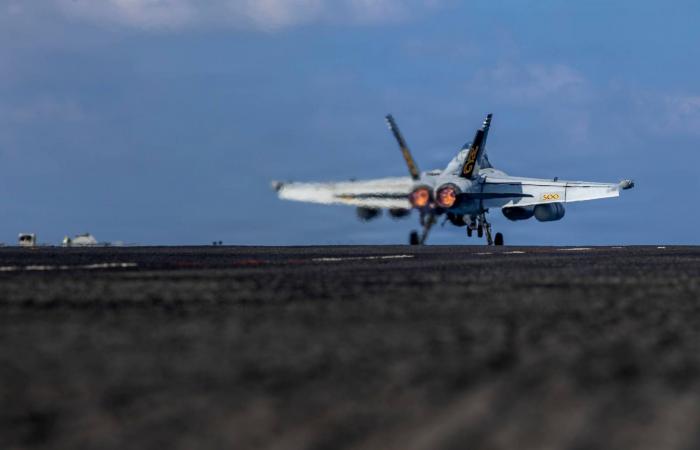 أميركا
      ترسل
      سفينة
      حربية
      إضافية
      إلى
      الشرق
      الأوسط
      في
      ظل
      التوتر
      مع
      إيران