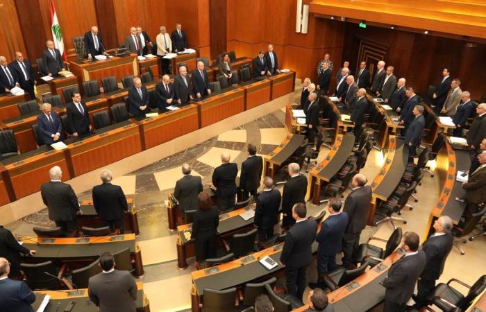 «الداخلية
      اللبنانية»
      تدعو
      للاقتراع
      يوم
      3
      مايو…
      رغم
      الضبابية
      بشأن
      الانتخابات