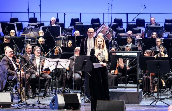 دانا الفردان تجسّد تلاقي الإرث القطري والثقافة السردينية في عرض موسيقي استثنائي بعنوان "أنغام من ضفّتَين"