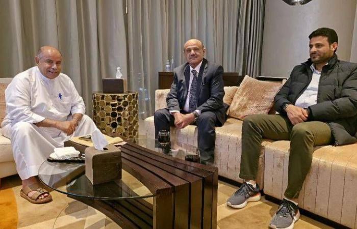 الخنبشي
      يشدد
      على
      تعزيز
      الأمن
      والشراكات
      الدولية
      الفاعلة
      مع
      اليمن