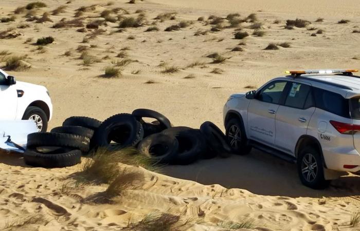 وزارة البيئة تنظف محمية خور العديد وتزيل إطارات ومخلفات بيئية