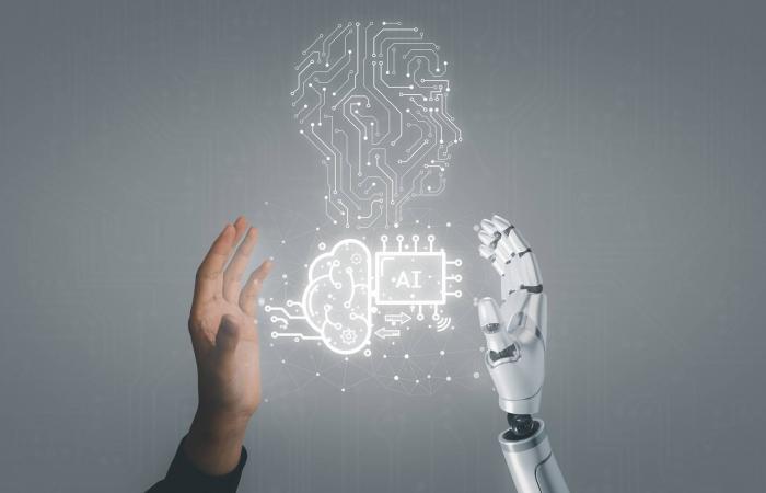 الذكاء
      الاصطناعي
      في
      العمل
      المصرفي…
      هل
      يتحول
      من
      أداة
      مساعدة
      إلى
      بنية
      أساسية؟