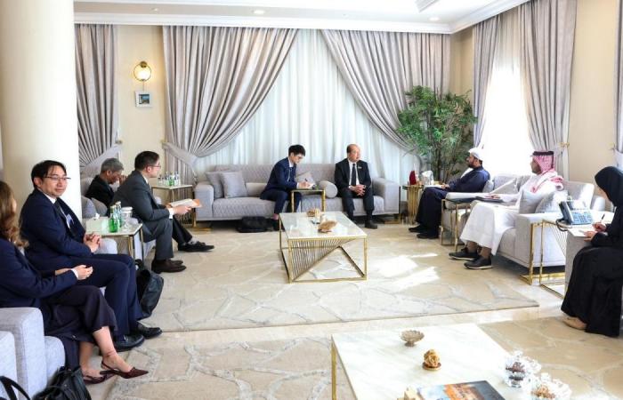 وزير الدولة بوزارة الخارجية يجتمع مع الأمين العام لمجلس الأمن القومي التايلاندي