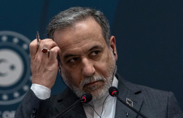 وزير خارجية إيران: مستعدون للمشاركة في مفاوضات نووية "عادلة ومنصفة"