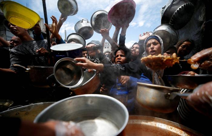 «قوات
      سوريا
      الديمقراطية»:
      الاتفاق
      على
      إيقاف
      إطلاق
      النار
      مع
      الحكومة
      وعملية
      دمج
      متسلسلة