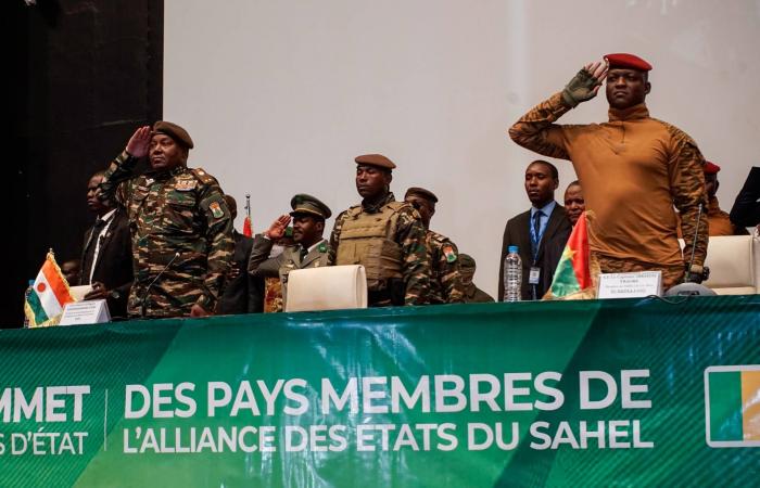 رئيس
      النيجر
      يتهم
      ماكرون
      بالتورط
      في
      هجوم
      مطار
      نيامي
      قرب
      مخزون
      يورانيوم