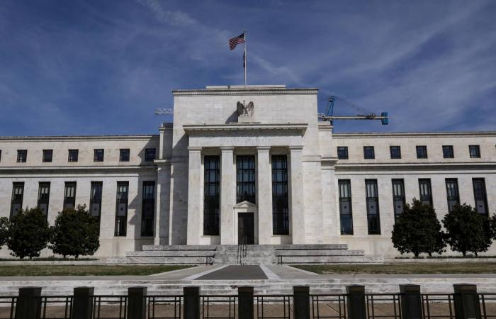 ترمب
      يختار
      كيفن
      وورش
      لرئاسة
      «الاحتياطي
      الفيدرالي»