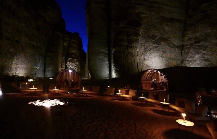 مناطيد
      وسفاري
      العُلا...
      تجربة
      سياحية
      تُحلّق
      فوق
      200
      ألف
      سنة
      من
      التاريخ