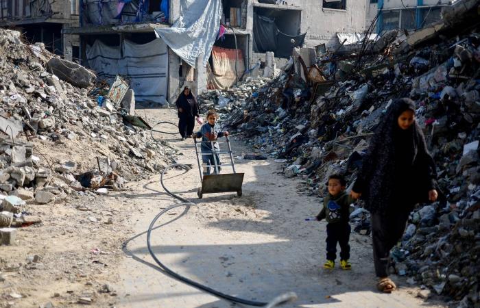 الجيش
      السوري
      يعلن
      الهول
      التي
      تضم
      مخيماً
      لعائلات
      «داعش»
      منطقة
      أمنية
      مغلقة