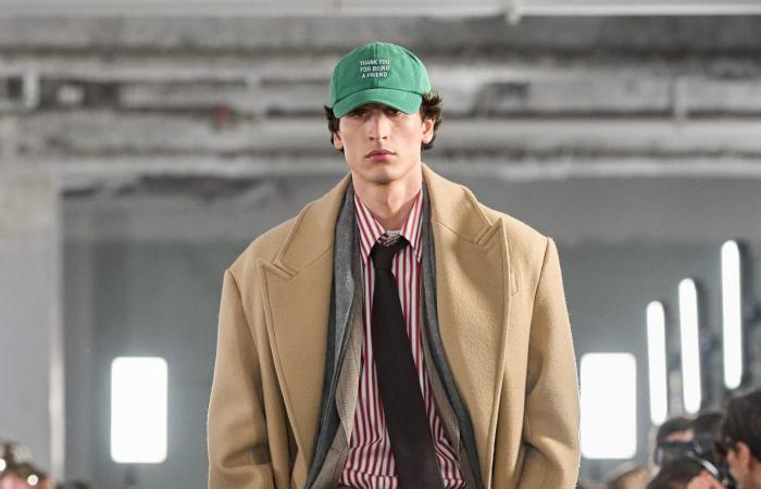 المصمّمون يكسرون القوالب التقليدية في أسبوع الموضة الرجالي في باريس