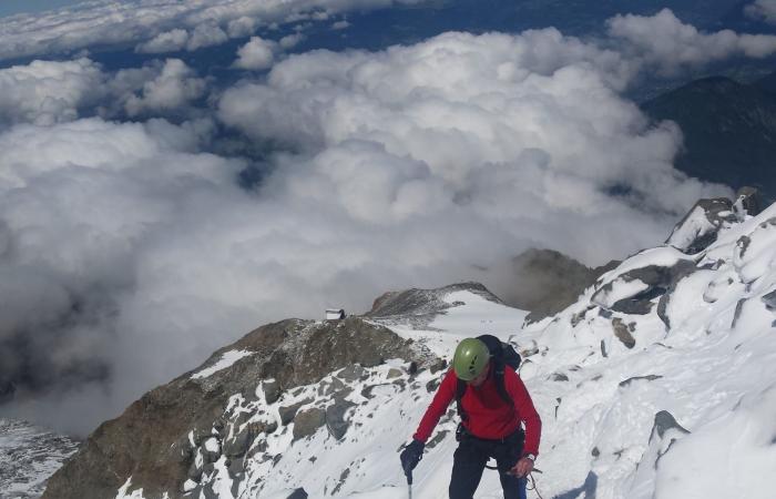 كيف أنقذ متسلق أبًا وابنه من سقوط قاتل على أعلى قمة في جبال الألب؟