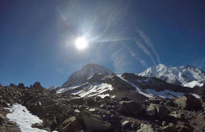 كيف أنقذ متسلق أبًا وابنه من سقوط قاتل على أعلى قمة في جبال الألب؟