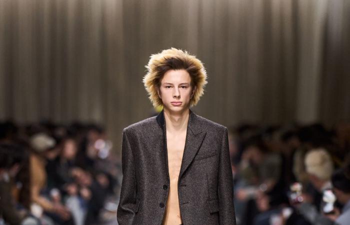 المصمّمون يكسرون القوالب التقليدية في أسبوع الموضة الرجالي في باريس