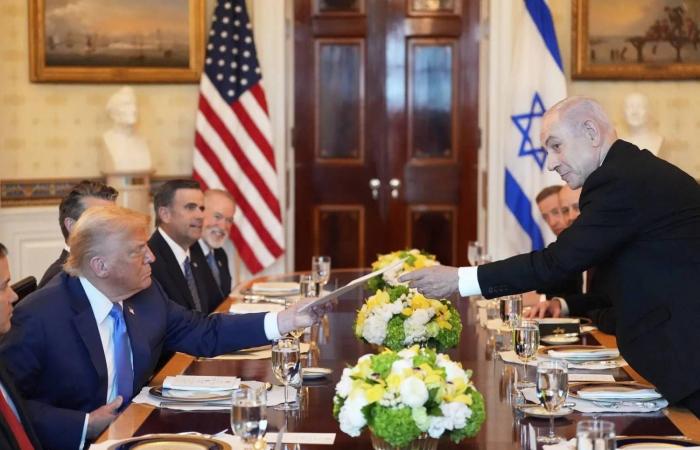 تقرير:
      إسرائيل
      تحذر
      ترمب
      من
      أن
      إيران
      ستستهدف
      على
      الأرجح
      مراكز
      سكانية
      في
      حالة
      الهجوم
      عليها