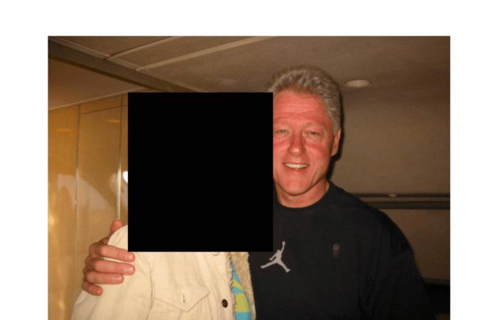 «ملفات
      إبستين»
      الجديدة:
      تسريبٌ
      رسميٌّ
      ضخم
      يفضح
      شبكة
      علاقات
      ويخلط
      السياسة
      ويُربك
      العدالة