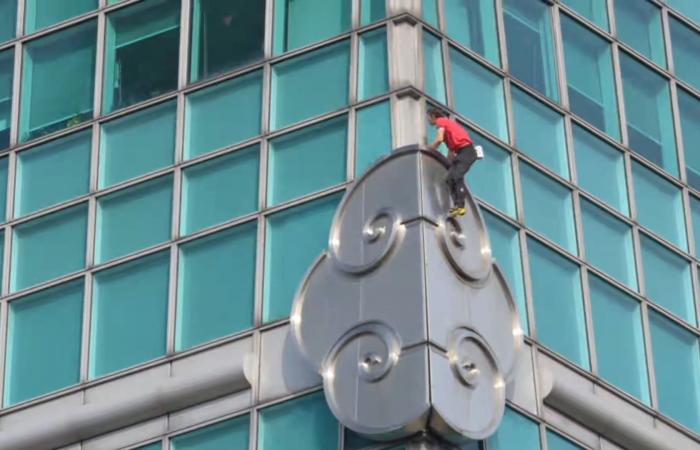 على نتفليكس.. مغامر يتحدّى الموت بتسلّق حر لأعلى برج في تايبيه