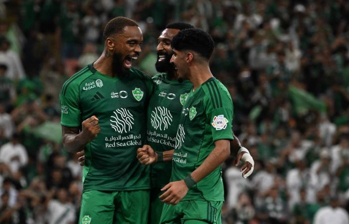 مصادر
      إسبانية:
      بنزيمة
      لن
      يشارك
      مع
      الاتحاد
      أمام
      النجمة