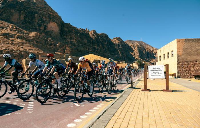 بـ«البشت
      السعودي»...
      السويسري
      كريستن
      يُتوَّج
      بطلاً
      لـ«طواف
      العُلا»