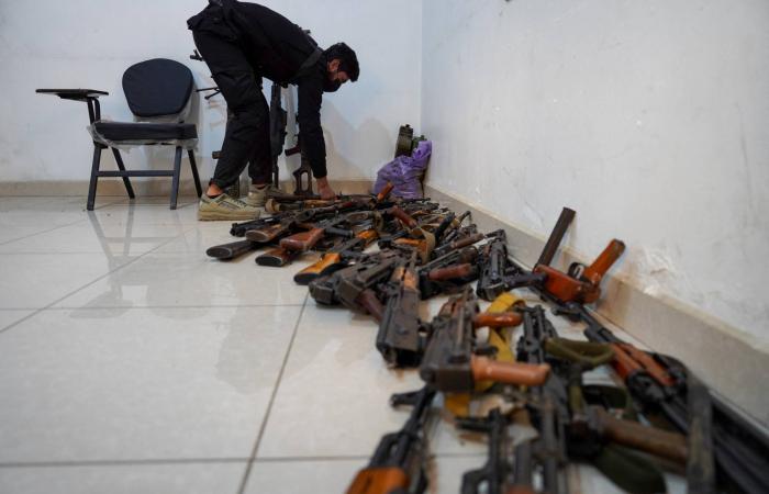 بيروت
      تستعد
      لتوقيع
      اتفاقية
      مع
      دمشق
      للإفراج
      عن
      300
      سجين