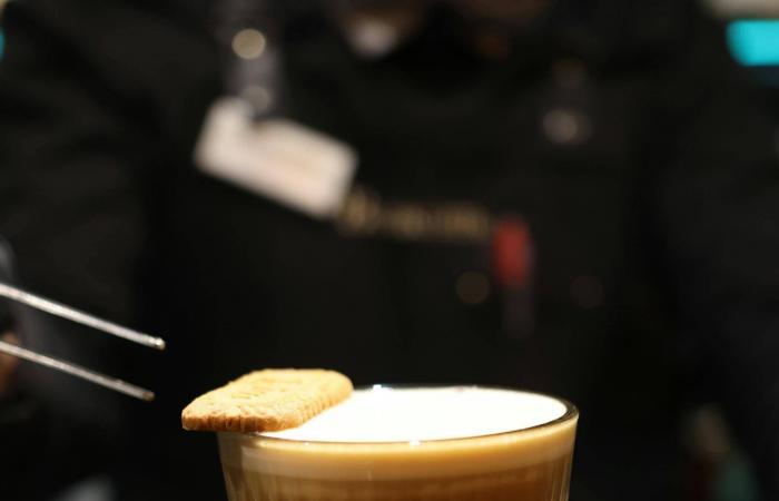 شاي
      مستوحى
      من
      أعمال
      ديفيد
      بوي
      في
      قاعة
      أوسكار
      وايلد
      الذهبية