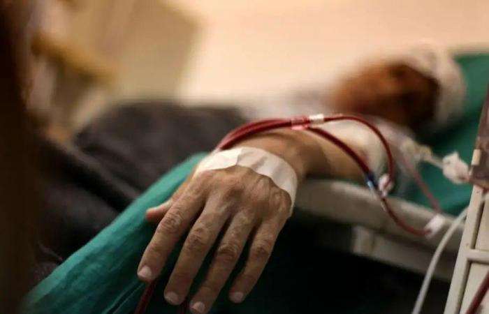 بعد موت نصفهم.. مرضى الكلى في غزة يصارعون من أجل الحياة بانتظار فتح الاحتلال معبر رفح