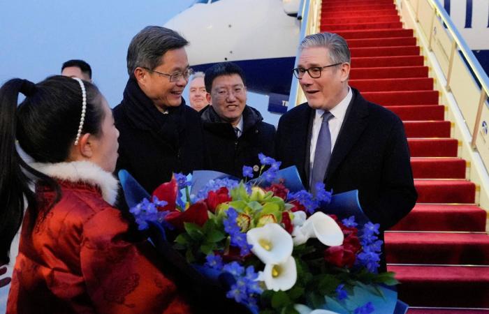 بكين
      تنفذ
      دوريات
      بحرية
      وجوية
      حول
      منطقة
      متنازع
      عليها
      ببحر
      الصين
      الجنوبي