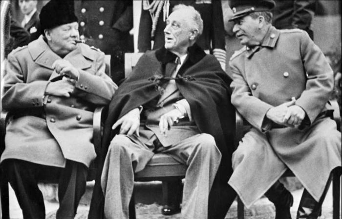 النظام
      العالمي
      يهتزّ
      بقوّة
      بعد
      خروج
      العولمة
      من
      إطارها
      الاقتصادي