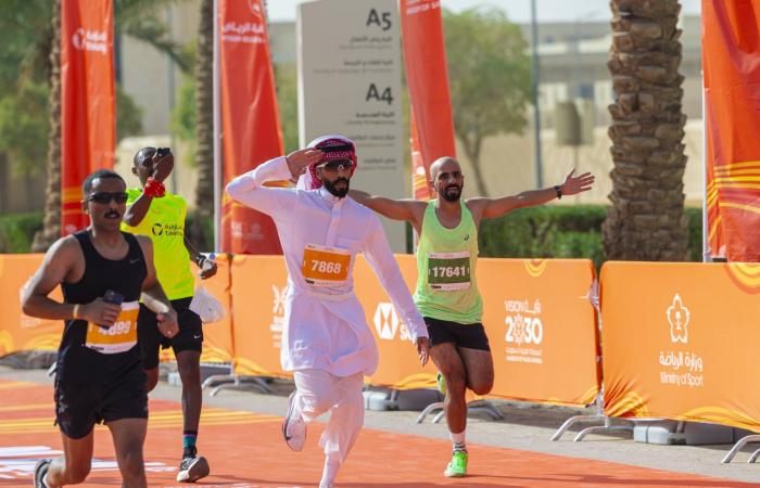 «ماراثون
      الرياض
      العالمي»:
      الإثيوبي
      غيتاتشيو
      يحلق
      بالذهب