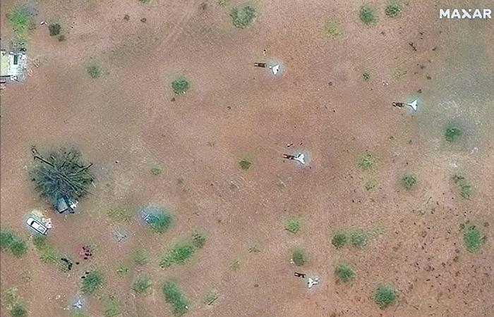 «هاتف
      مقابل
      حوالة
      بالدولار»...
      مقترح
      برلماني
      يثير
      عاصفة
      جدل
      بين
      المصريين
      بالخارج