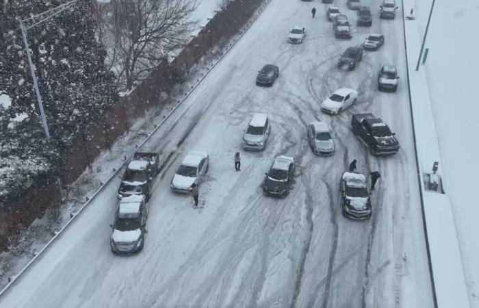 شاهد ما حدث على طرق ثلجية زلقة بأمريكا