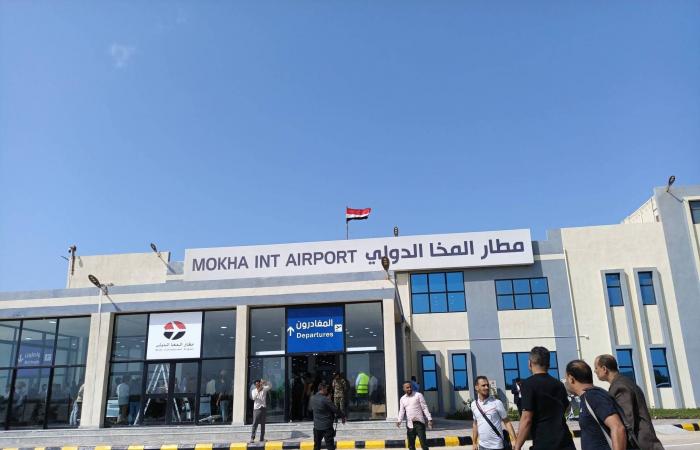 الحوثيون
      يمنعون
      وصول
      أول
      رحلة
      تجارية
      إلى
      مطار
      المخا