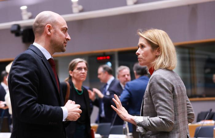 طهران
      تراهن
      على
      التفاوض...
      وباريس
      تحضها
      على
      «تنازلات
      كبرى»