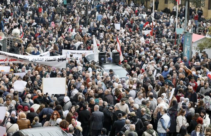 أجواء
      ضبابية
      تحيط
      بآلية
      خروج
      الفلسطينيين
      عبر
      معبر
      رفح